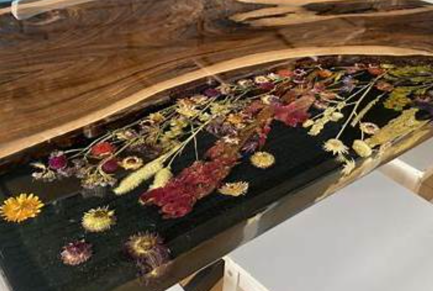 Need a little flair in your kitchen, hallway, or even your bathroom? Don’t underestimate the power of an epoxy resin stools. These aren’t your average seats; they’re miniature sculptures blending wood’s natural beauty with eye-catching epoxy finishes.