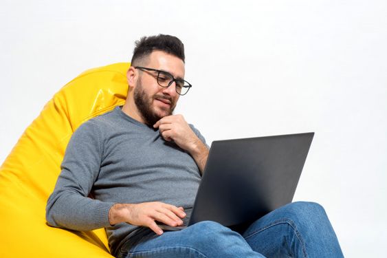 Laptops on Rent in delhi