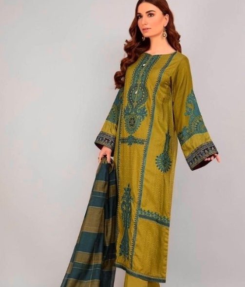 Styling a Pakistani kurta in modern ways is simple and fun. Mix and match with jeans, jackets, shoes, and light makeup.